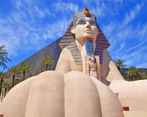 Lively-pyramid-shaped-casino-resort-las-vegas-paint-by-number